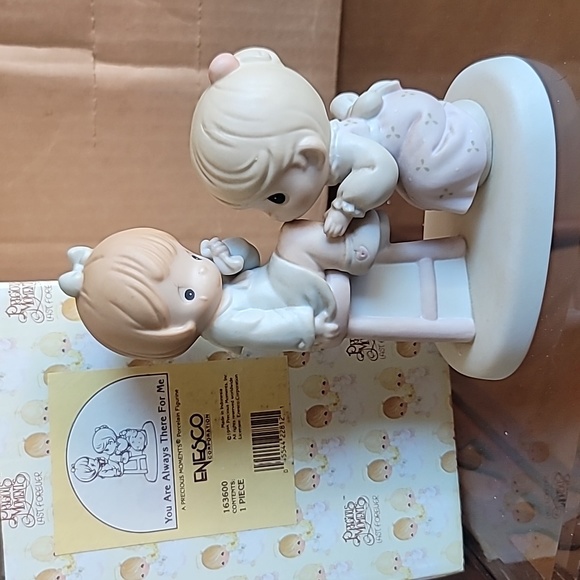 Precious Moments Figurine - Picture 1 of 4